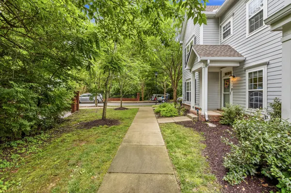 817 Hobbit Ln, Nashville, TN 37211