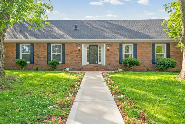635 Country Club Ln, Hopkinsville, KY 42240