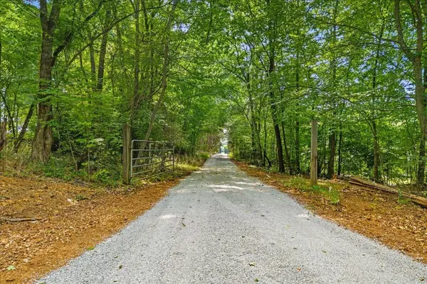 21 County Road 675, Riceville, TN 37370