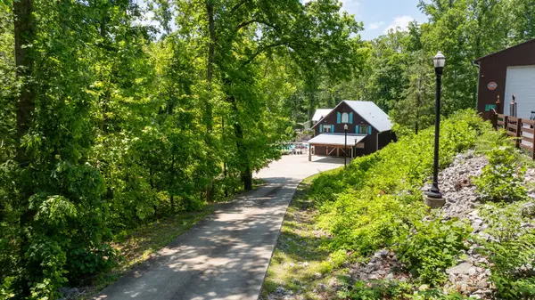 7646 Highway 100, Bon Aqua, TN 37025