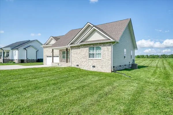 1200 Duck Pond Rd, Sparta, TN 38583