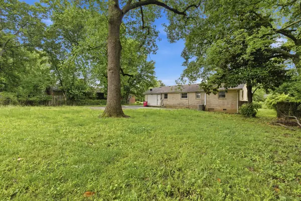 13 Charlemagne Blvd, Clarksville, TN 37042