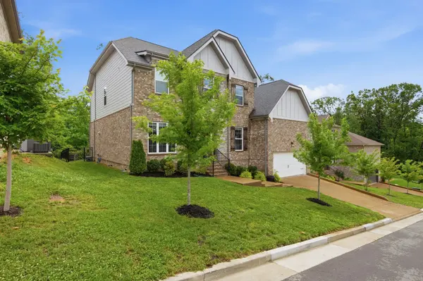 8045 Still Spring Ridge Dr, Nashville, TN 37221