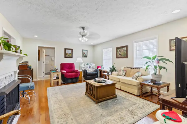493 Maple Springs Rd, Manchester, TN 37355