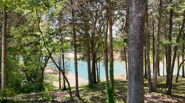 123 Ridge Point Tr, Dandridge, TN 37725