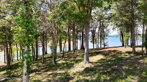 123 Ridge Point Tr, Dandridge, TN 37725
