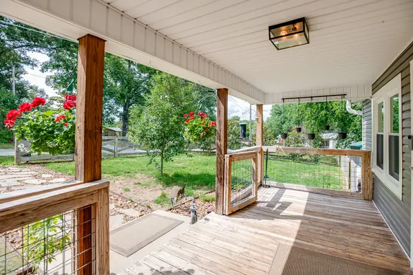 9947 Old Highway 46, Bon Aqua, TN 37025
