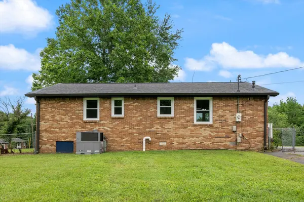 133 Lynn Ln, Charlotte, TN 37036