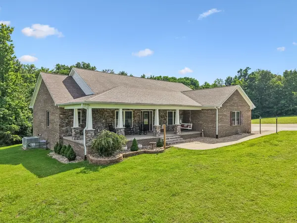 1421 Oakmont Cir, Centerville, TN 37033