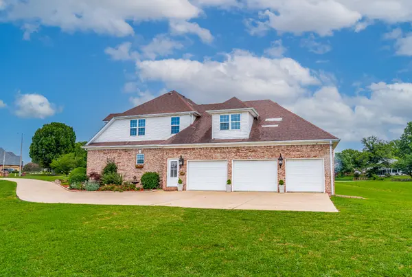 2164 Fairway Dr, Dyersburg, TN 38024
