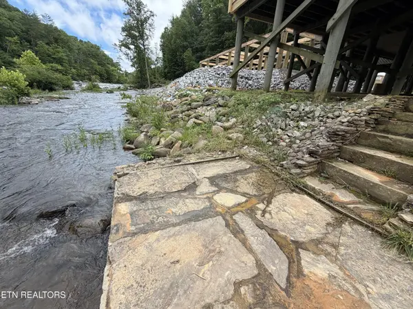 1667 Cherohala Skyway, Tellico Plains, TN 37385