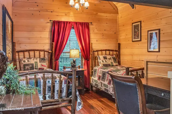 1667 Cherohala Skyway, Tellico Plains, TN 37385