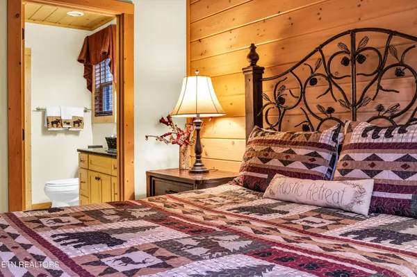 1667 Cherohala Skyway, Tellico Plains, TN 37385