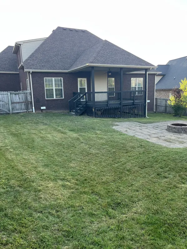 1615 Edgewater Ln, Clarksville, TN 37043