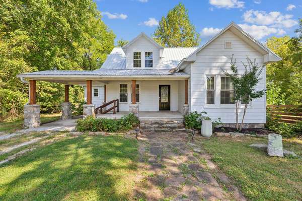831 3rd St, Tracy City, TN 37387