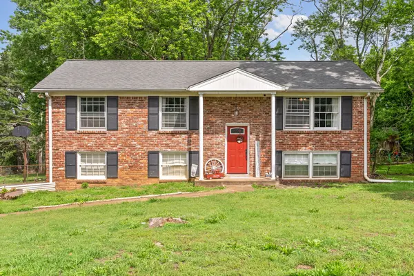 212 Slayden Cir, Clarksville, TN 37040