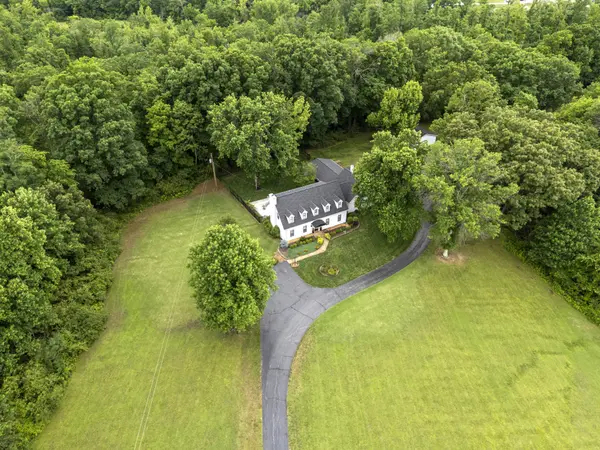 1100 Mill Rd, Dickson, TN 37055