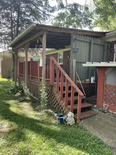 527 7th St, Lawrenceburg, TN 38464