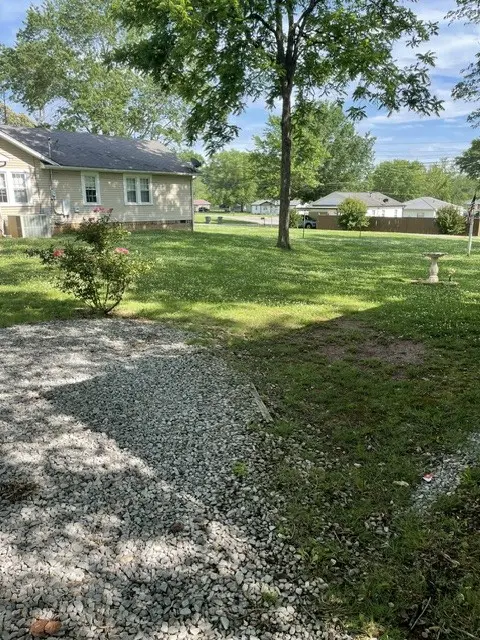 527 7th St, Lawrenceburg, TN 38464
