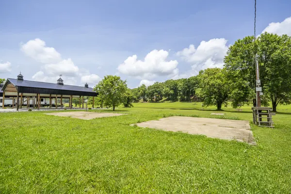 694 River RD, Clifton, TN 38425