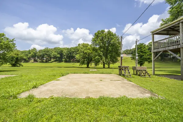 694 River RD, Clifton, TN 38425
