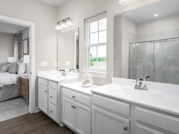 5043 Kensington Way, Pleasant View, TN 37146