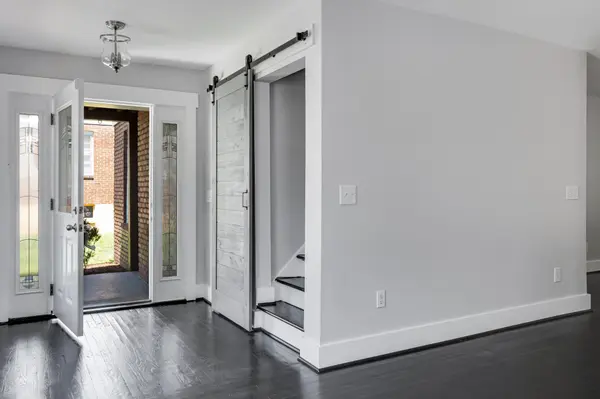 907 Burchwood Ave, Nashville, TN 37216