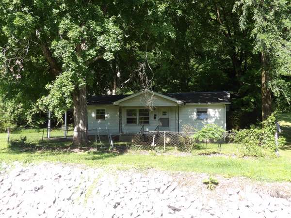 241 Lomax Ave, Waverly, TN 37185