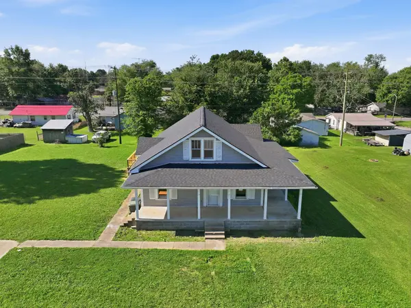 323 Kennedy St, Lawrenceburg, TN 38464