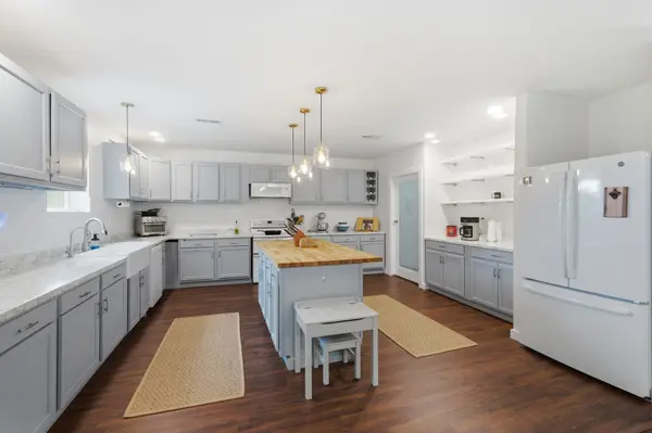2010 Mosley Ferry Rd, Chapmansboro, TN 37035