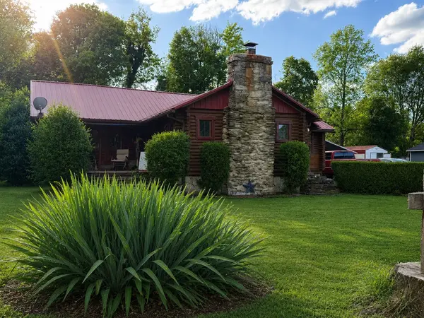 1408 Sue Ann Ln, Lafayette, TN 37083