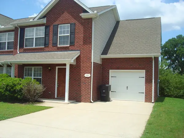 1935 Warmingfield Dr, Murfreesboro, TN 37127