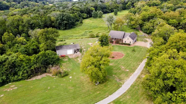 335 Hankins Ln, Hartsville, TN 37074