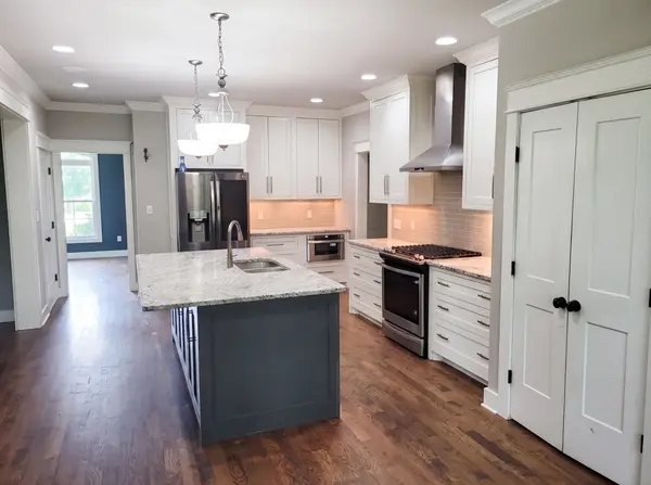 521 Autumnstone Ln, Bowling Green, KY 42103
