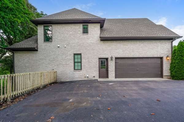 521 Autumnstone Ln, Bowling Green, KY 42103