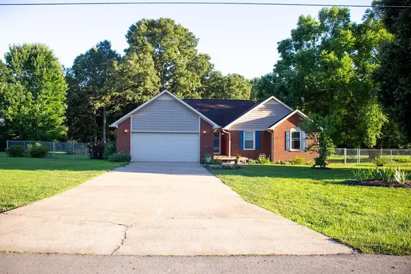4019 Belle Orchard Dr, Fayetteville, TN 37334
