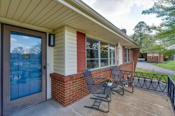1402 John Ross Road, Chattanooga, TN 37412