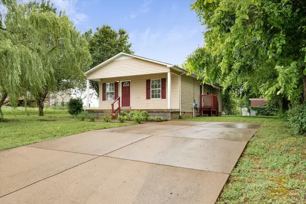 303 15th Ave #W, Springfield, TN 37172