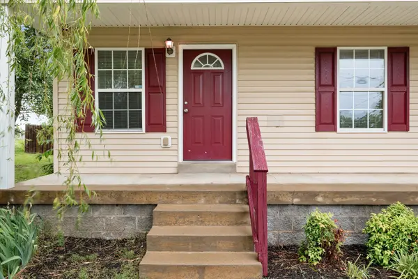 303 15th Ave #W, Springfield, TN 37172