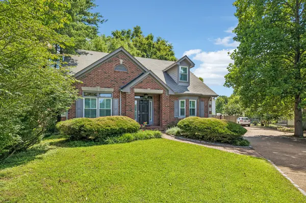 230 Harding Pl, Nashville, TN 37205