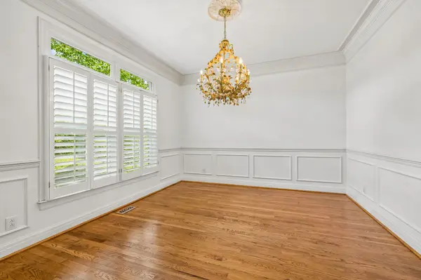 230 Harding Pl, Nashville, TN 37205