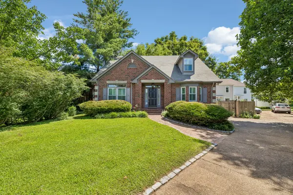 230 Harding Pl, Nashville, TN 37205