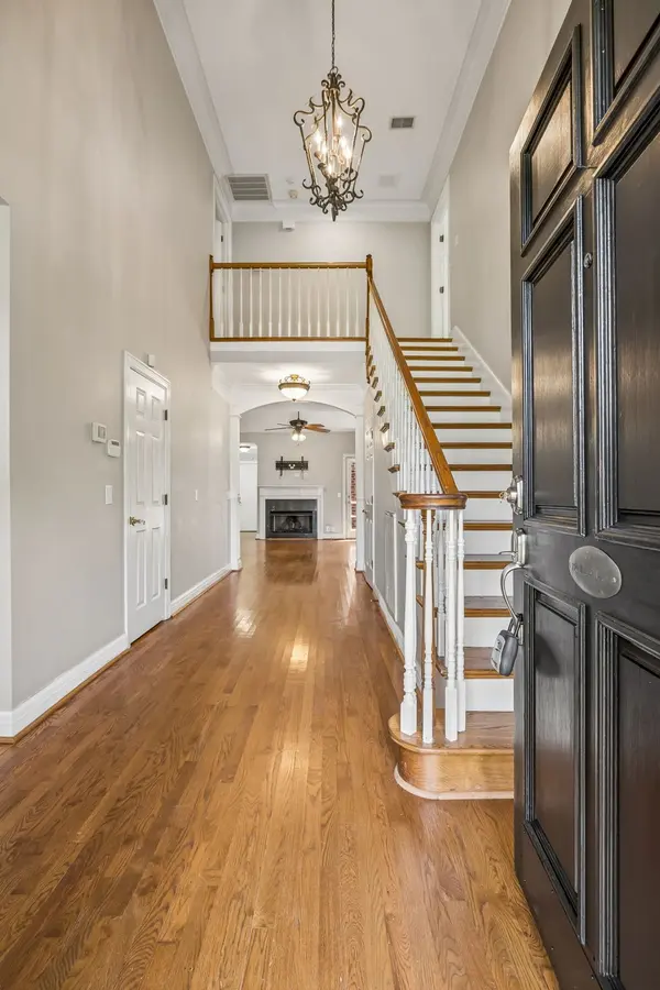 230 Harding Pl, Nashville, TN 37205