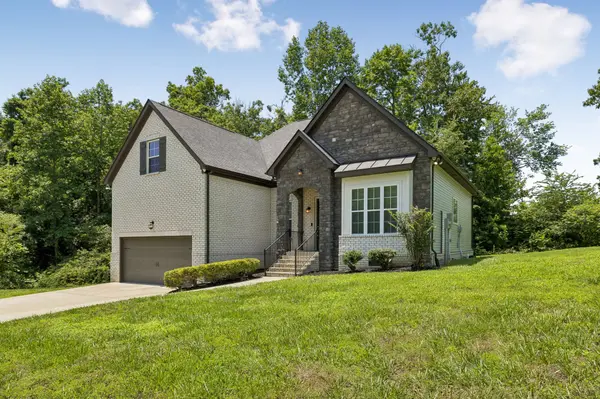 4530 General Forest Cir, Bon Aqua, TN 37025