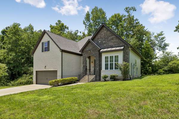 4530 General Forest Cir, Bon Aqua, TN 37025