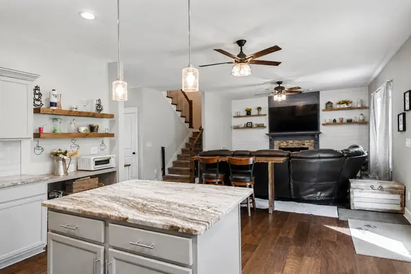 824 Snapdragon Ct, Clarksville, TN 37042