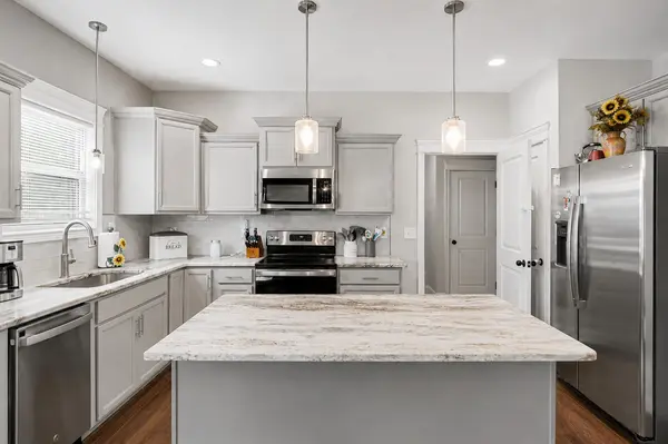 824 Snapdragon Ct, Clarksville, TN 37042