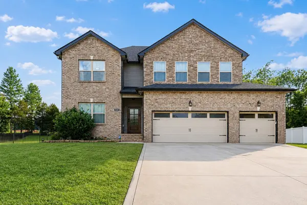 824 Snapdragon Ct, Clarksville, TN 37042