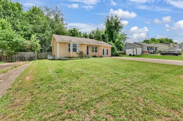 946 Van Buren Ave, Oak Grove, KY 42262