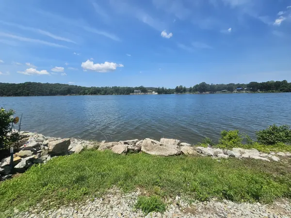 1089 River Front Dr, Clifton, TN 38425